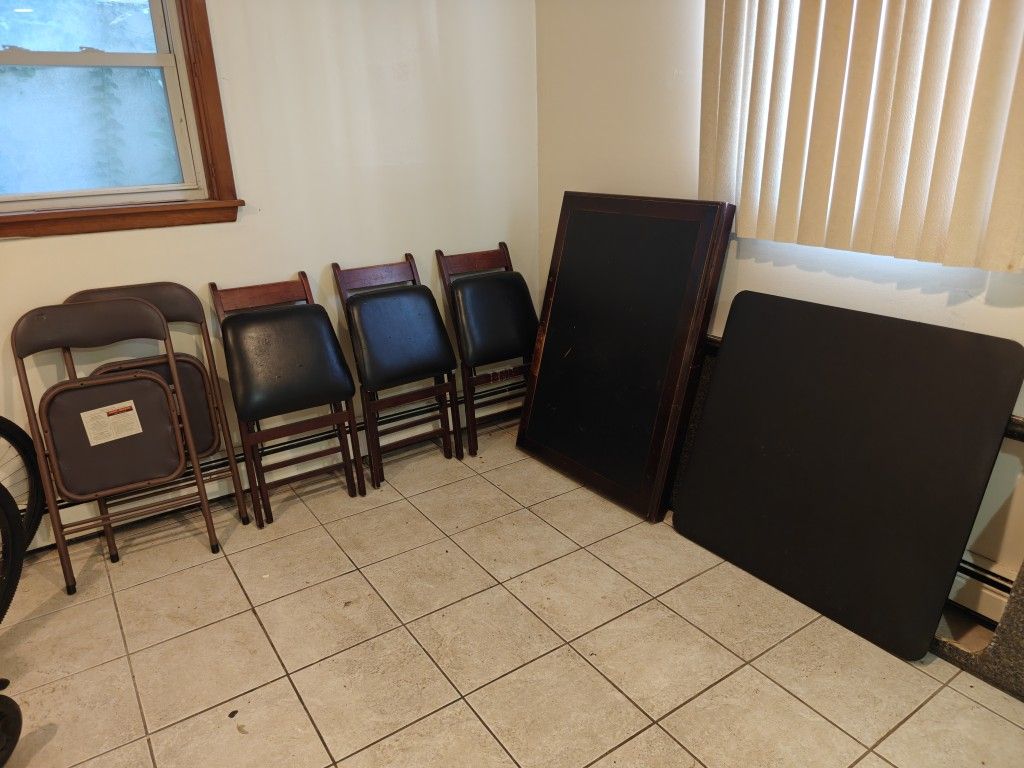 Portable Chairs And Tables