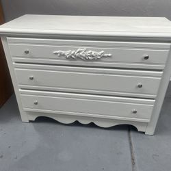 WHITE DRESSER SOLID WOOD 