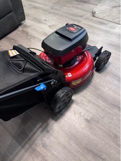 BRAND NEW TORO RECYCLER 60 V MAX 21 INCH CORDLESS SELF-PROPELLED LAWNMOWER 5Ah BATTERY AND CHARGER INCLUDED. COMES IN MANUFACTURED SEALED BOX. ELIGIBL