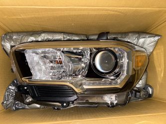 OEM 2021 Toyota Tacoma LED Headlight Assembly – Excellent Condition