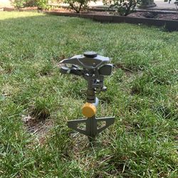 Lawn gyrating Sprinkler ( Used) 