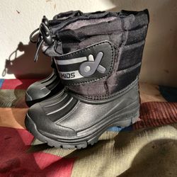 Size 4 Toddler Little Kid Snow boots ❄️🥶 Winter ❄️🌨️