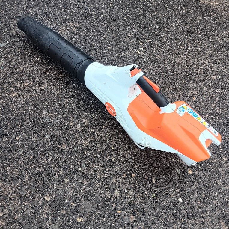 Stihl BG86 36volt Leaf Blower (Tool Only) Good Condition Runs Excellen. For Pick Up Fremont Seattle. No Low Ball Offers Please. No Trades