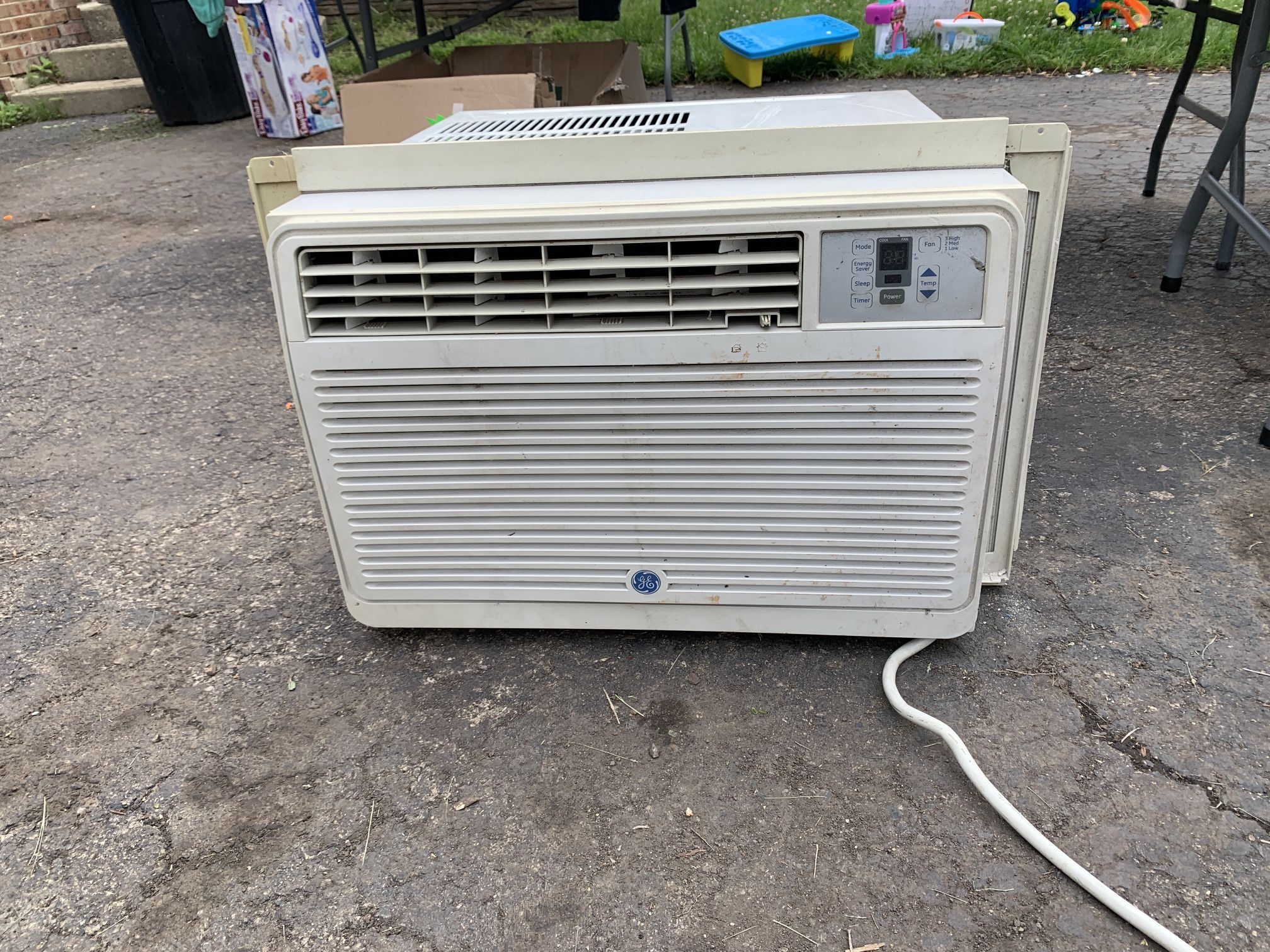 GE 27,600 BTU Window AC 220v