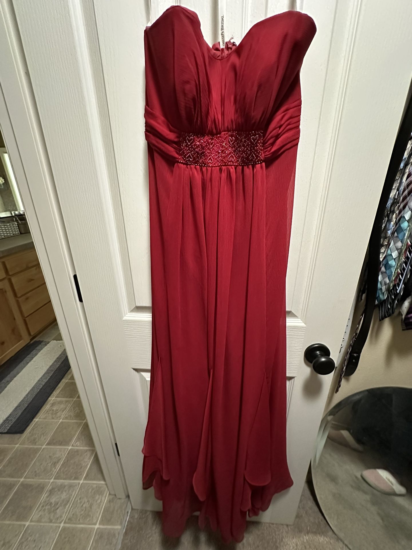 David's Bridal Red Sleeveless Sweetheart Gown