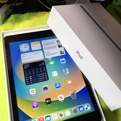 Ipad Apple 5 Generation 9.7” Wifi,32GB w/Brand New Case, all works perfectly $159 firm price