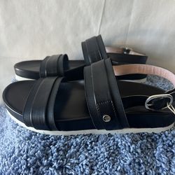 TARYN ROSE SANDALS size 7
