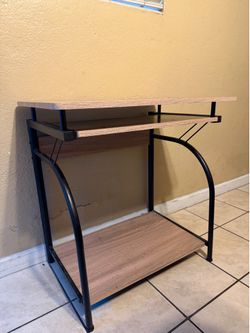 Compact Computer Desk with Keyboard Tray
