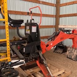 8’ 3 Point Self Contained Backhoe