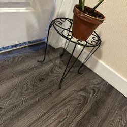 Metal Plant Stand 10” Toll 10” Diameter 
