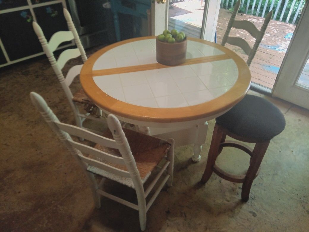Round Kitchen Table And 3 Chairs