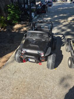 Kids ride on jeep