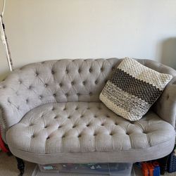 Tufted Loveseat 