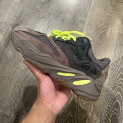 (Preowned) Yeezy 700 Mauve 