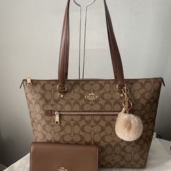 Coach Tote Bag With Matching Wallet 