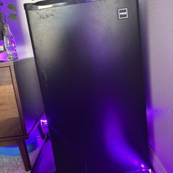Mini fridge $100