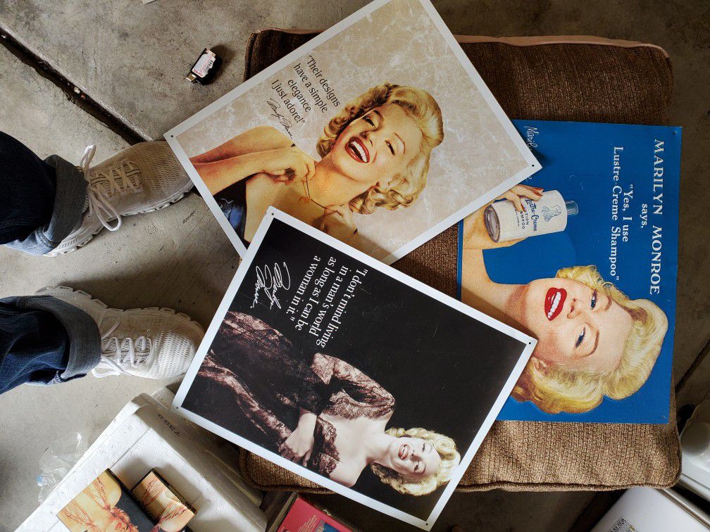 Marilyn Monroe Signs