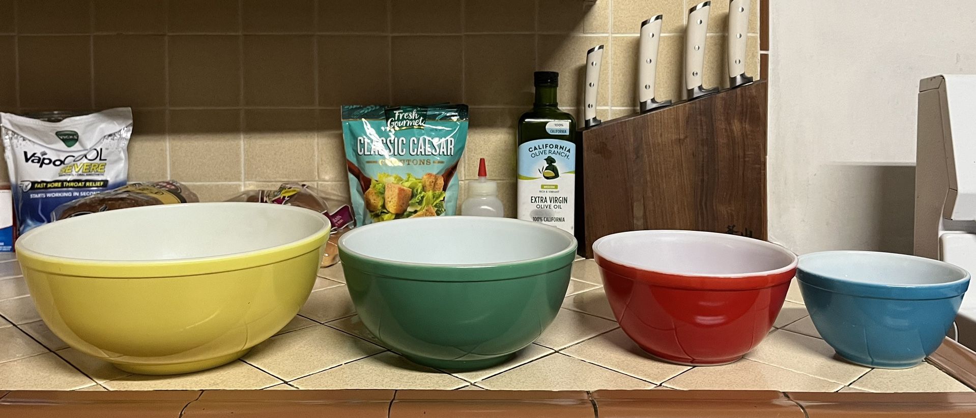 Vintage Pyrex Primary Color Mixing Bowls Yellow Green Red Blue