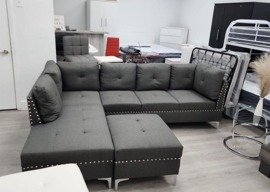 New Sectional Sofa Whit Ottoman