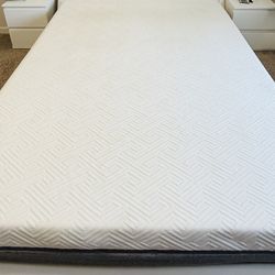 Queen bed with a mattress 9’