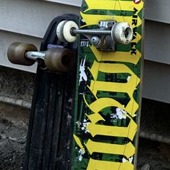 Creature complete skateboard. 