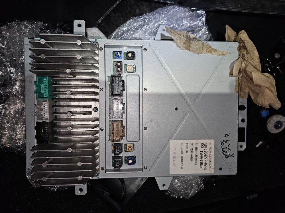 Tesla Model S/X MCU 1