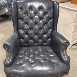 Tufted Swivel Wingback Chair – Gray Leather Look