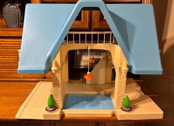 Vintage Little Tikes 1989 Plastic Toy Dollhouse with Blue Roof