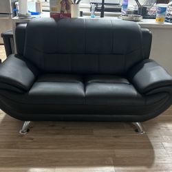 like new leather  love seat 66” wide 50$ mesa az area