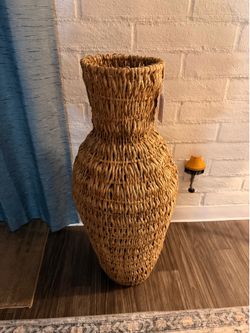 Large wicker planter