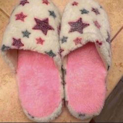 Womens Slippers Size 9/10 New 