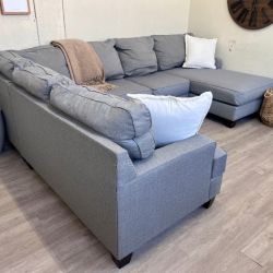 WE DELIVER! 🚚 - Jordan’s Furniture Gray Modern U Sectional Couch with Chaise