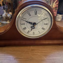 Vintage Winchester Chime Quartz Wooden Mantel Clock,works great!