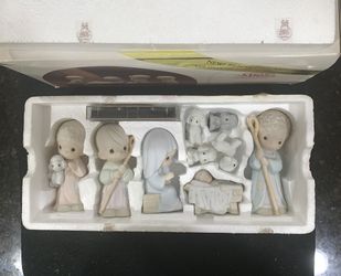 “PRECIOUS  MOMENTS” “NATIVITY SCENE “ (ORIGINAL  BOX SET  9 PORCELAIN PIECES) PLUS  WEE 3 KINGS SET