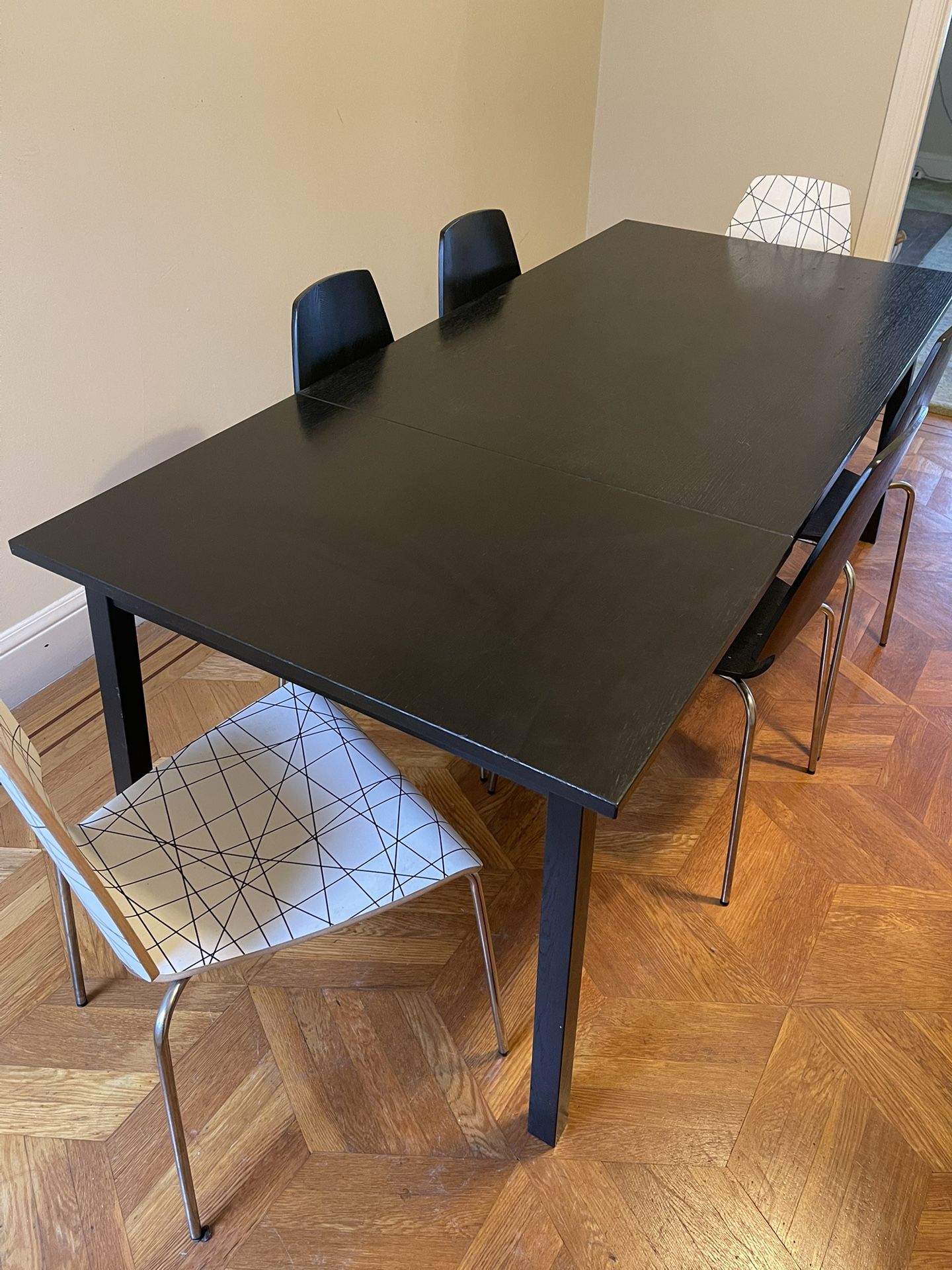 Dining Table And 6 Chairs