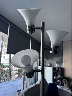 Floor lamp 3 independent bulbs