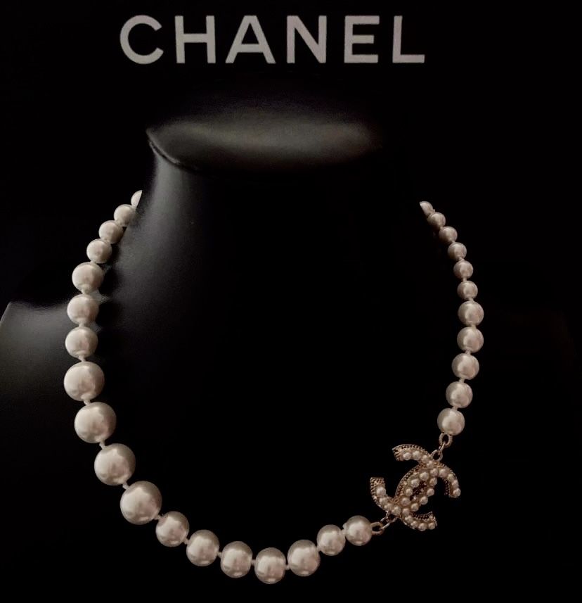 New Chanel CC classic pearl necklace 