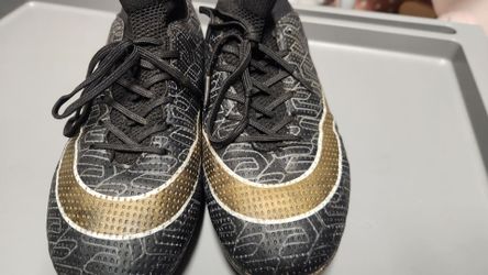 Soccer cleats size 4 or 5. Free