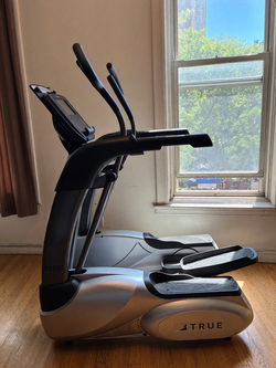 2023 True ES700 Elliptical - Like New, Adjustable Stride - New York, NY