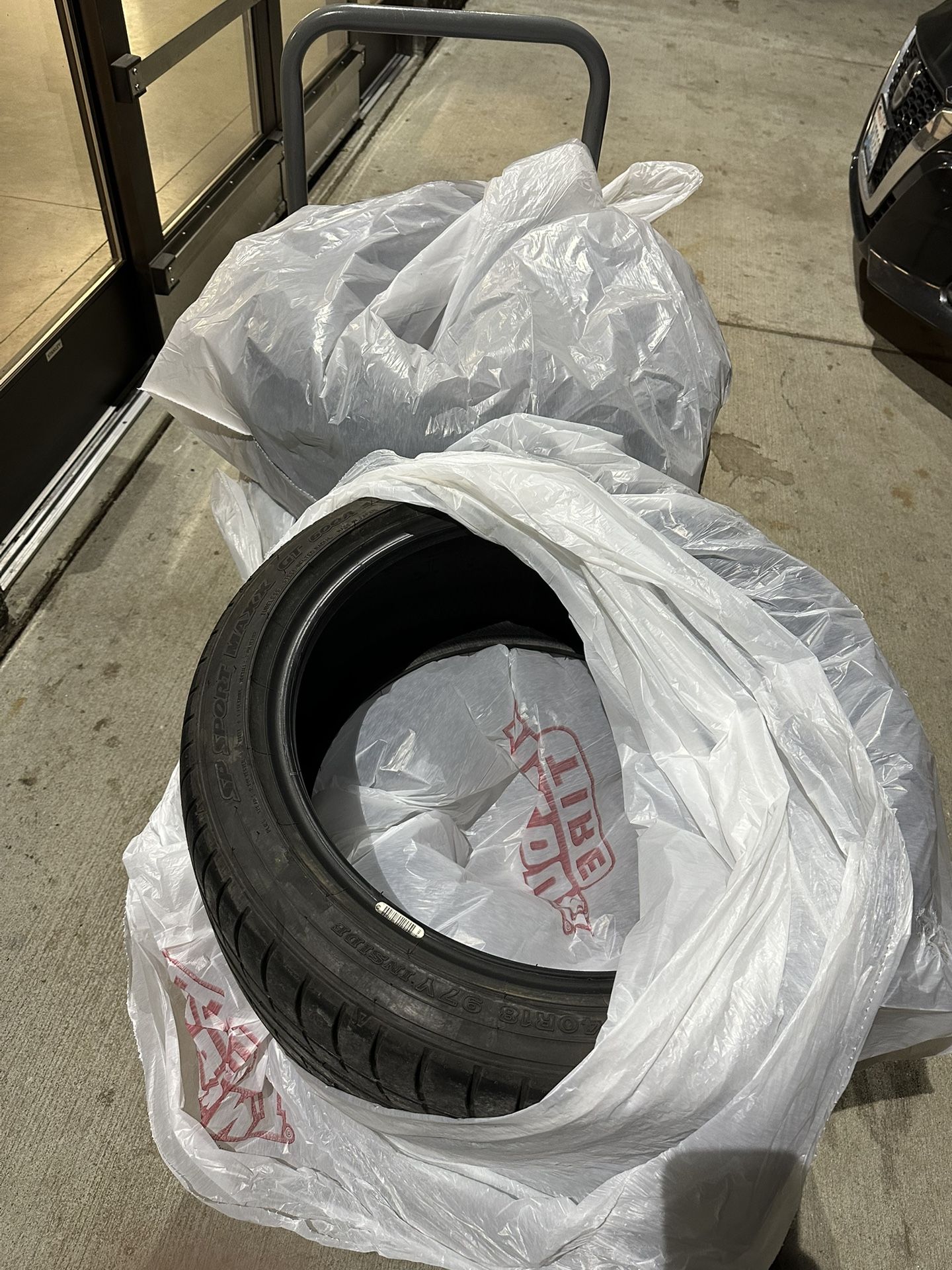 Dunlop SP Sport Maxx GT600a 245/40R-18