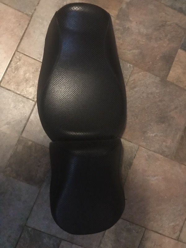Harley Davidson seat. Sportster like new-great condition rdw-92/61-0067