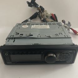 CLARION  CZ 501  CAR STEREO Fully Functional 2010