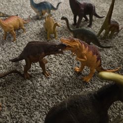 Lot of 18 Dinosaur Figures