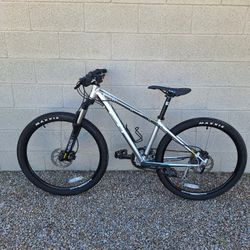 GT AVALANCHE 26 INCH 9 X 3 SPEED HYDRAULIC BRAKES ( SMALL)