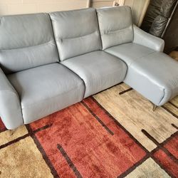 Like New Electric Reclining Sectional Couch 