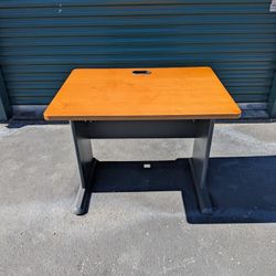 Office Desk – Excellent Condition