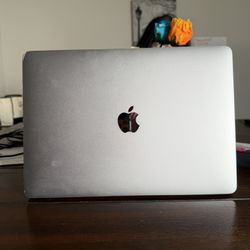2017 13" MacBook Pro - 2.5 GHz i7 - 8 GB w/ CHARGER