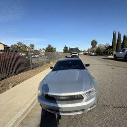 Mustang v6 2012  Clean Title!! Owner sale