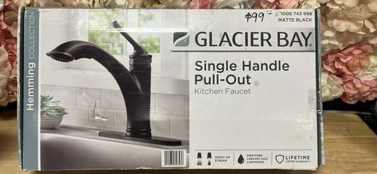 Glacier Bay Hemming Single-Handle Pull-Out Sprayer Kitchen Faucet Deckplate Included in Matte Black