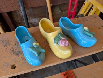 Set of 3 Vintage McCoy Clog Planters